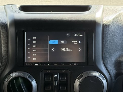 Used 2013 Jeep Wrangler Unlimited Sport image 26