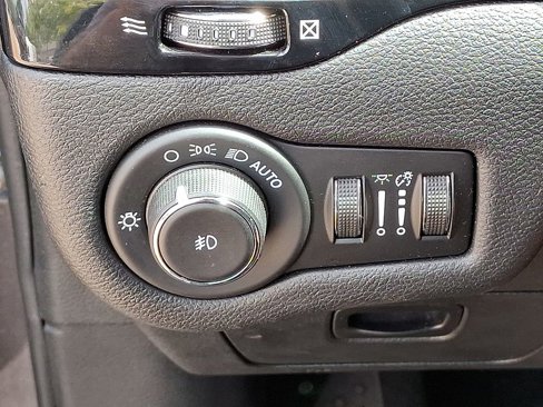 Used 2020 Jeep Cherokee Latitude Plus image 28