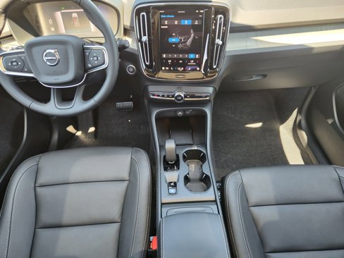 New 2025 Volvo XC40 B5 Core w/ Protection Package image 16