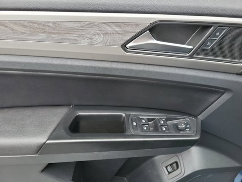 Used 2020 Volkswagen Atlas Cross Sport SE w/ Panoramic Sunroof Package image 29