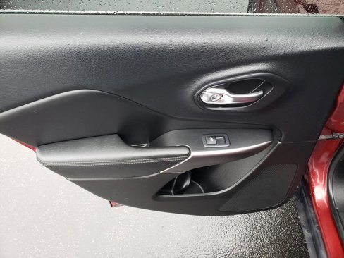 Used 2019 Jeep Cherokee Limited image 15