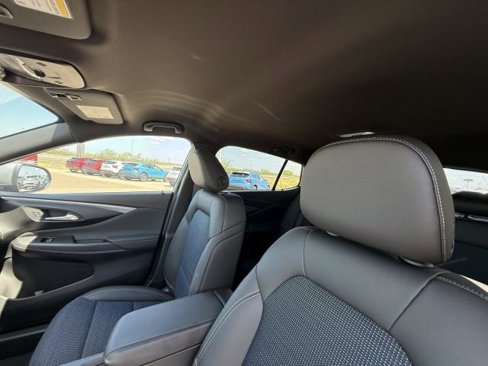New 2025 Buick Envista Preferred image 16