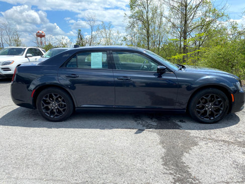 Used 2019 Chrysler 300 Touring w/ Sport Appearance Package image 4