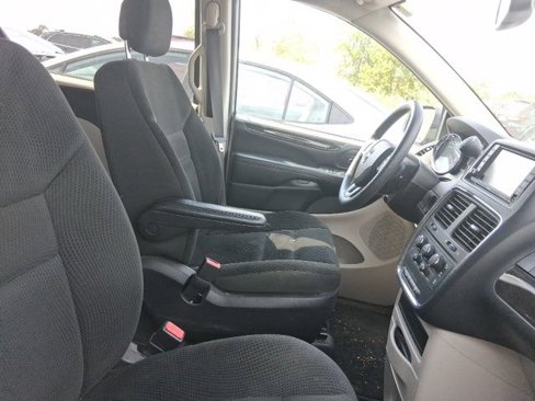 Used 2019 Dodge Grand Caravan SE w/ UConnect Hands-Free Group image 15