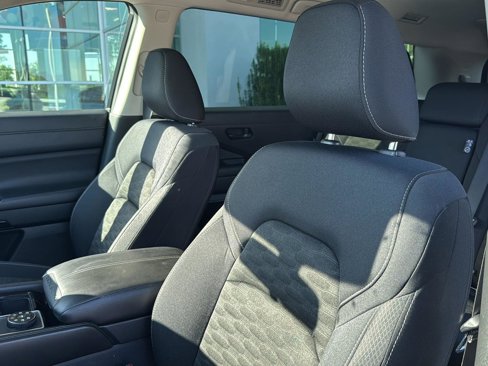Used 2023 Nissan Pathfinder SV image 27