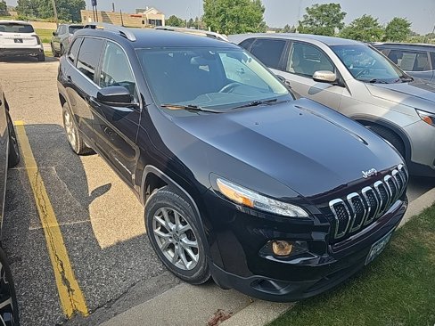 Used 2016 Jeep Cherokee Latitude w/ Cold Weather Group image 2