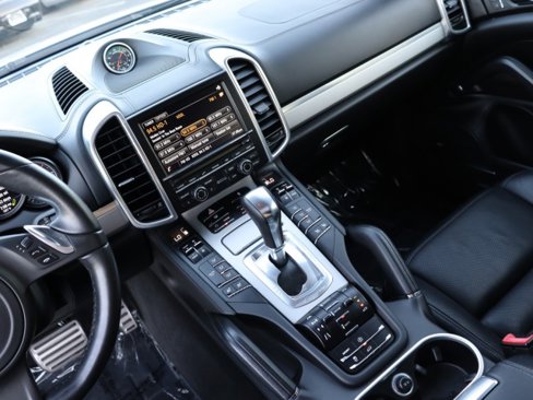 Used 2013 Porsche Cayenne Turbo image 32
