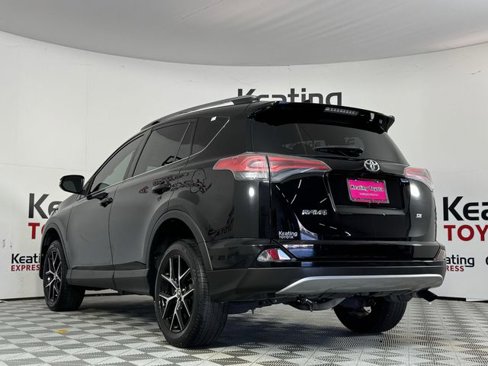 Used 2018 Toyota RAV4 SE image 6
