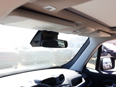 New 2023 Jeep Renegade Latitude w/ Sun & Fun Group image 13