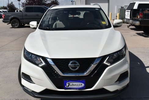Used 2021 Nissan Rogue Sport SV image 2