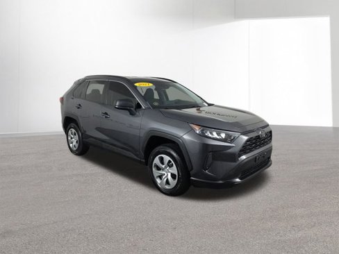 Used 2021 Toyota RAV4 LE image 13