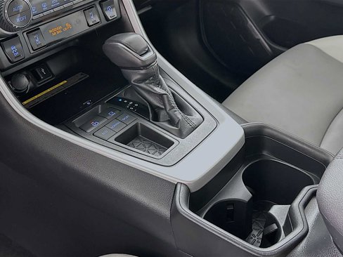 Used 2021 Toyota RAV4 XLE Premium image 15