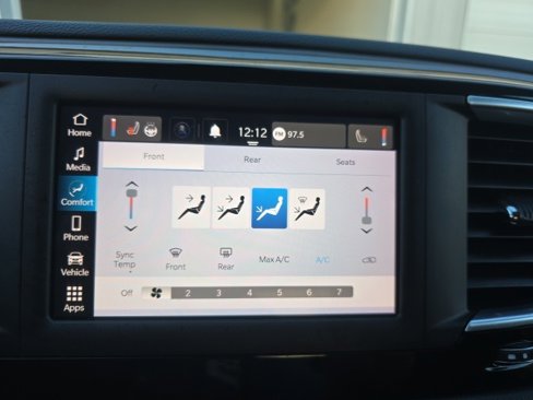 Used 2022 Chrysler Voyager LX image 23