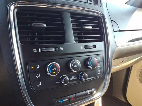 Used 2017 Dodge Grand Caravan SXT image 22