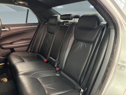 Used 2011 Chrysler 300 Limited image 21