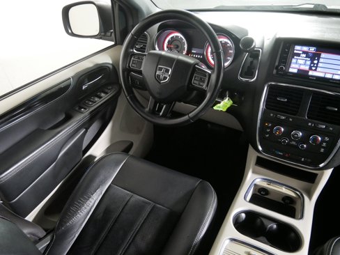 Used 2017 Dodge Grand Caravan SXT image 9
