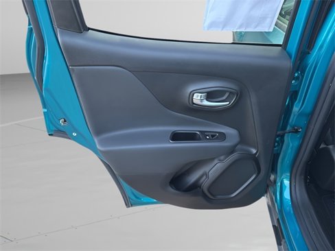 Used 2022 Jeep Renegade Latitude w/ Convenience Group image 18