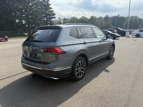 Used 2021 Volkswagen Tiguan SE w/ Panoramic Sunroof Package image 6