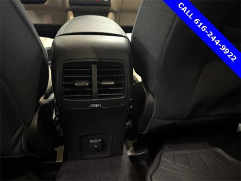 Used 2020 Ford Escape SE image 17
