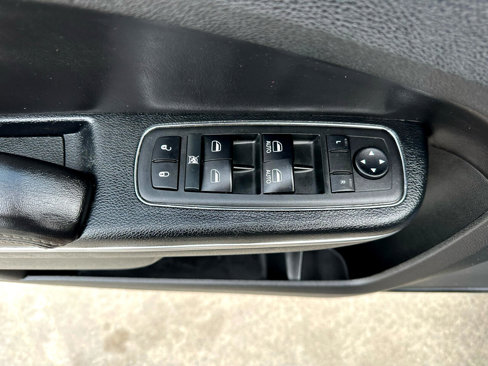 Used 2018 Chrysler 300 Limited image 33