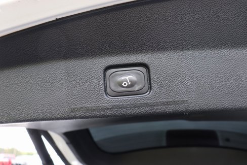 Used 2018 Ford Explorer XLT w/ Equipment Group 202A image 14