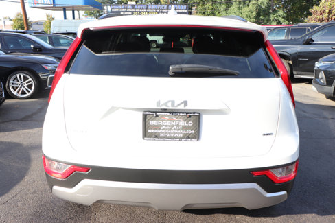 Used 2023 Kia Niro LX image 4