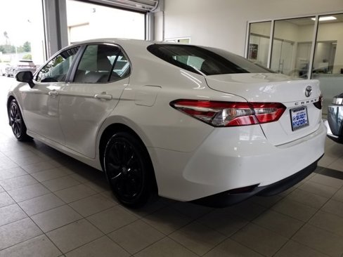 Used 2018 Toyota Camry LE image 20