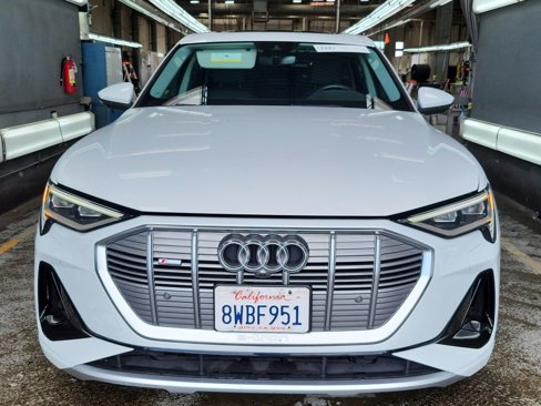 Used 2021 Audi e-tron Premium Plus w/ Premium Plus Package image 2