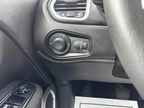 Used 2019 Jeep Renegade Sport w/ UConnect 7.0 Group image 28
