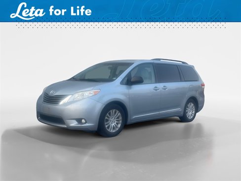 Used 2014 Toyota Sienna XLE image 1