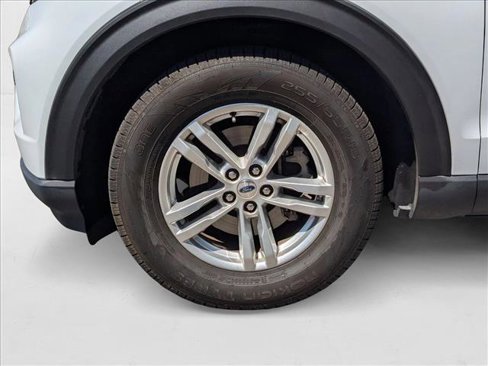 Used 2020 Ford Explorer XLT image 25