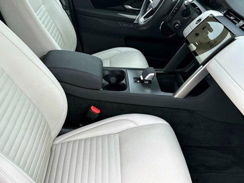 New 2024 Land Rover Discovery Sport S image 8
