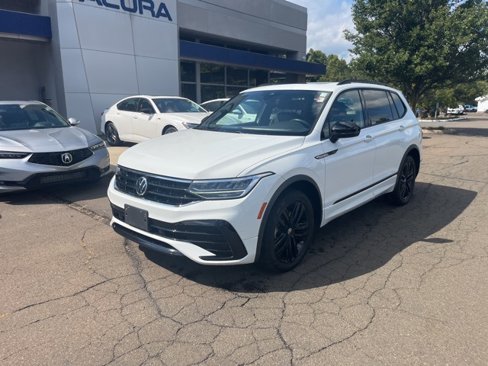 Used 2022 Volkswagen Tiguan SE R-Line image 28