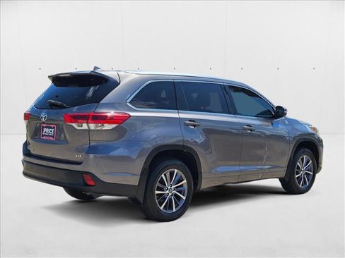 Used 2018 Toyota Highlander XLE image 5