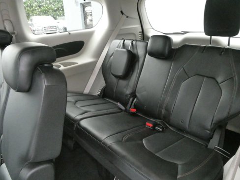 Used 2018 Chrysler Pacifica Touring-L image 29