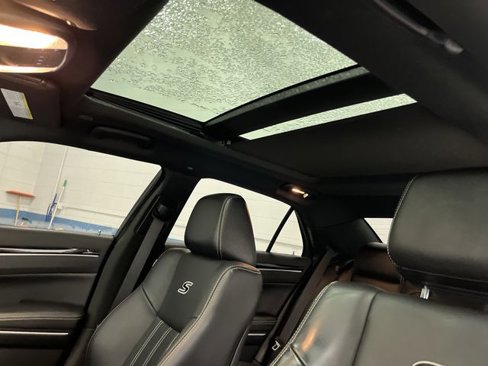 Used 2019 Chrysler 300 S image 7