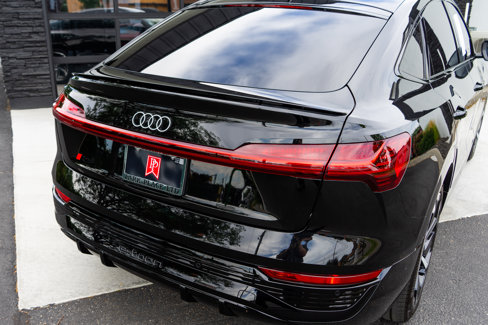 Used 2024 Audi Q8 e-tron Prestige w/ Prestige Package image 9