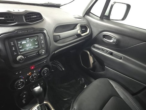 Used 2015 Jeep Renegade Limited image 28