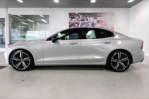 Used 2019 Volvo S60 T6 R-Design image 3