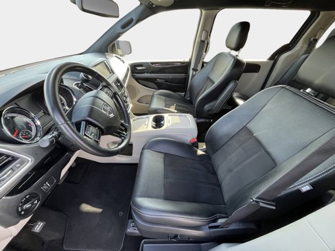Used 2020 Dodge Grand Caravan SXT image 9
