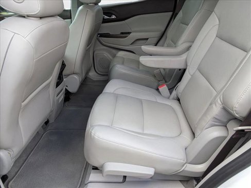 Used 2017 GMC Acadia SLT image 18