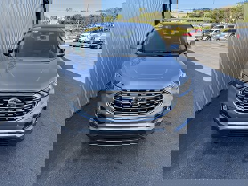 Used 2024 Ford Edge Titanium image 3