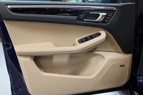 Used 2025 Porsche Macan image 27