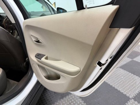 Used 2015 Chevrolet Volt Premium w/ Premium Trim Package image 28