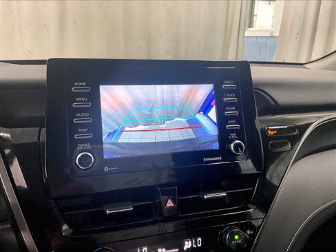 Used 2023 Toyota Camry SE image 19