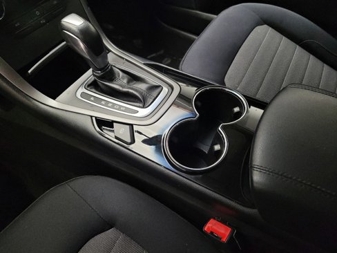 Used 2017 Ford Edge SE image 26