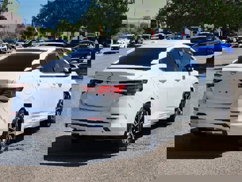 Used 2021 Nissan Sentra SV image 3