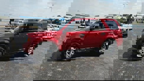 Used 2010 Ford Escape XLT image 4