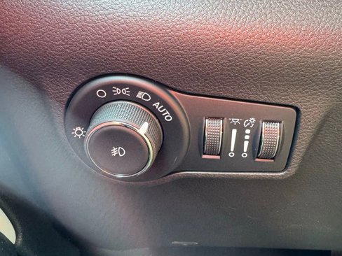 New 2025 Jeep Compass Limited image 24