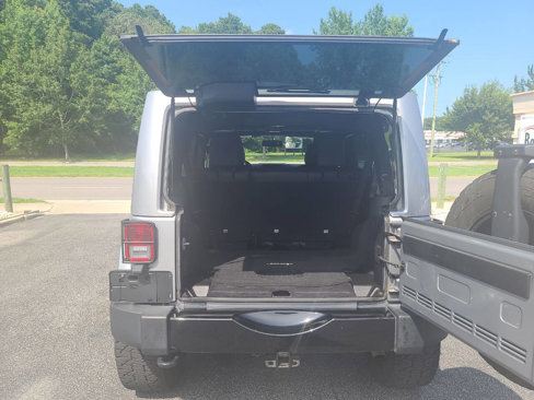 Used 2015 Jeep Wrangler Unlimited Sahara image 27